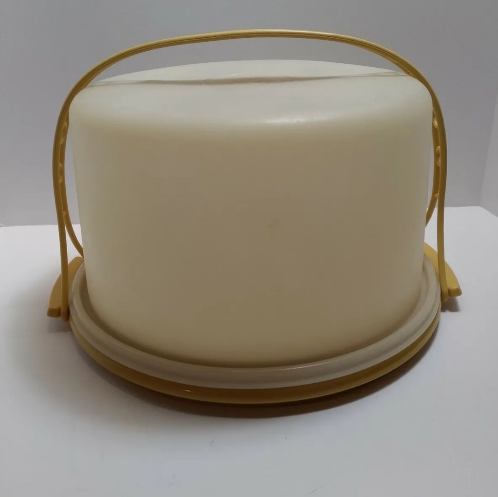 Vintage Tubberware Cake/Pie carring plate with handle